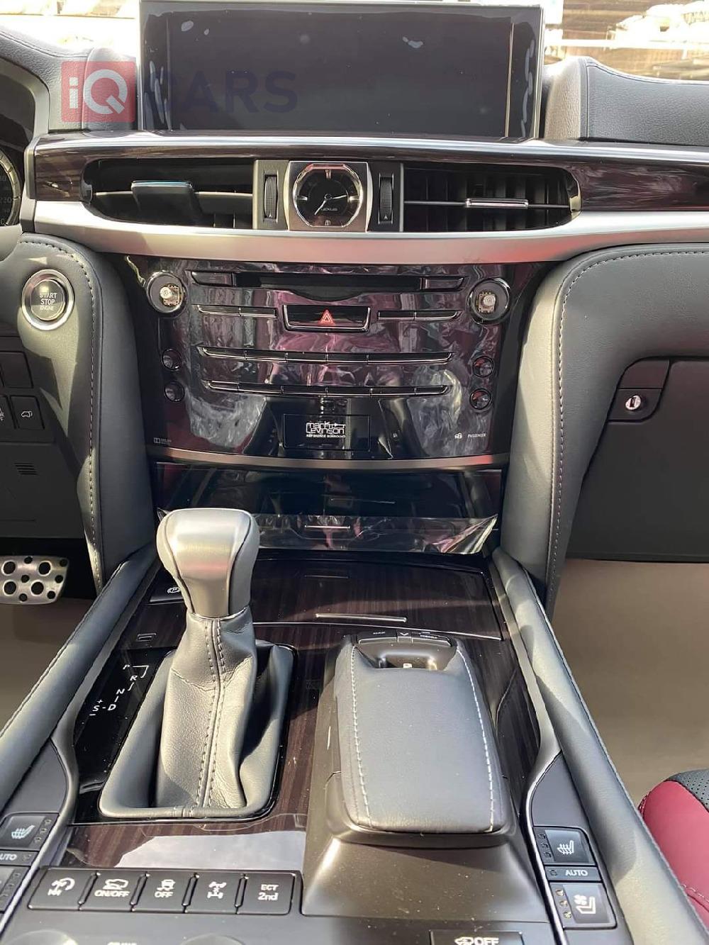 Lexus LX